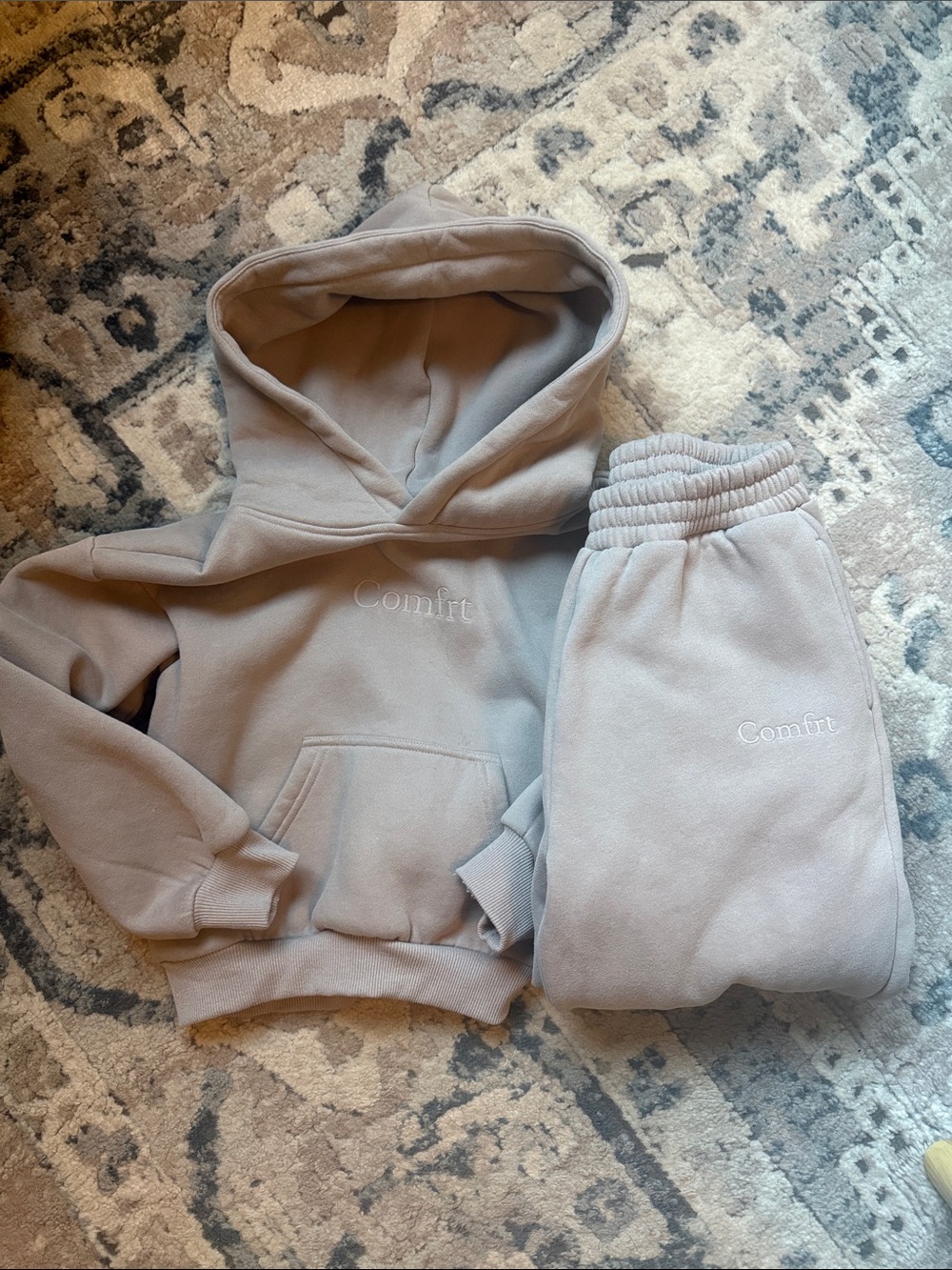 Kids Taupe Comfrt set. Hoodie and pants